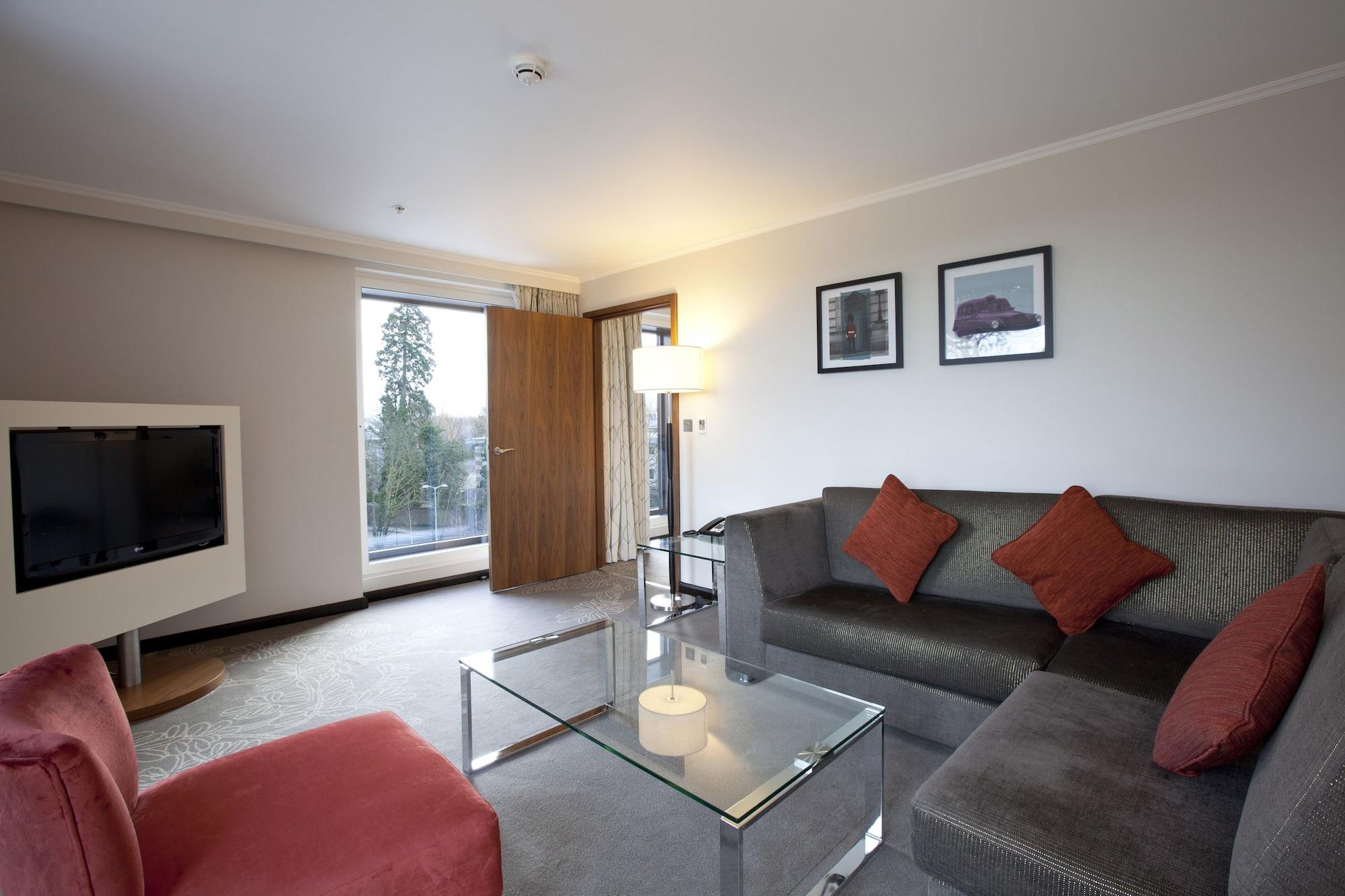 Hilton London Heathrow Airport Terminal 5 Hotel Hillingdon Exterior foto