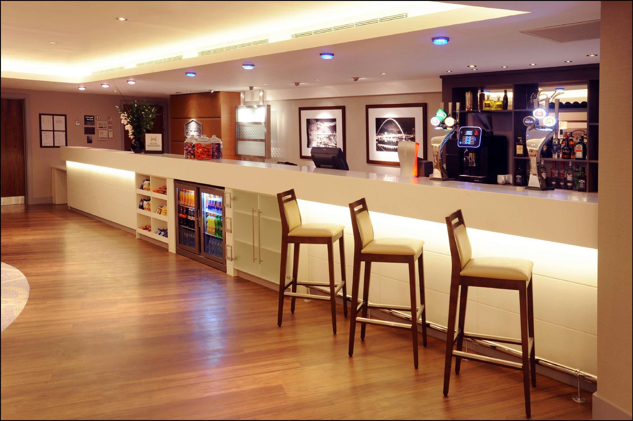 Hilton London Heathrow Airport Terminal 5 Hotel Hillingdon Exterior foto