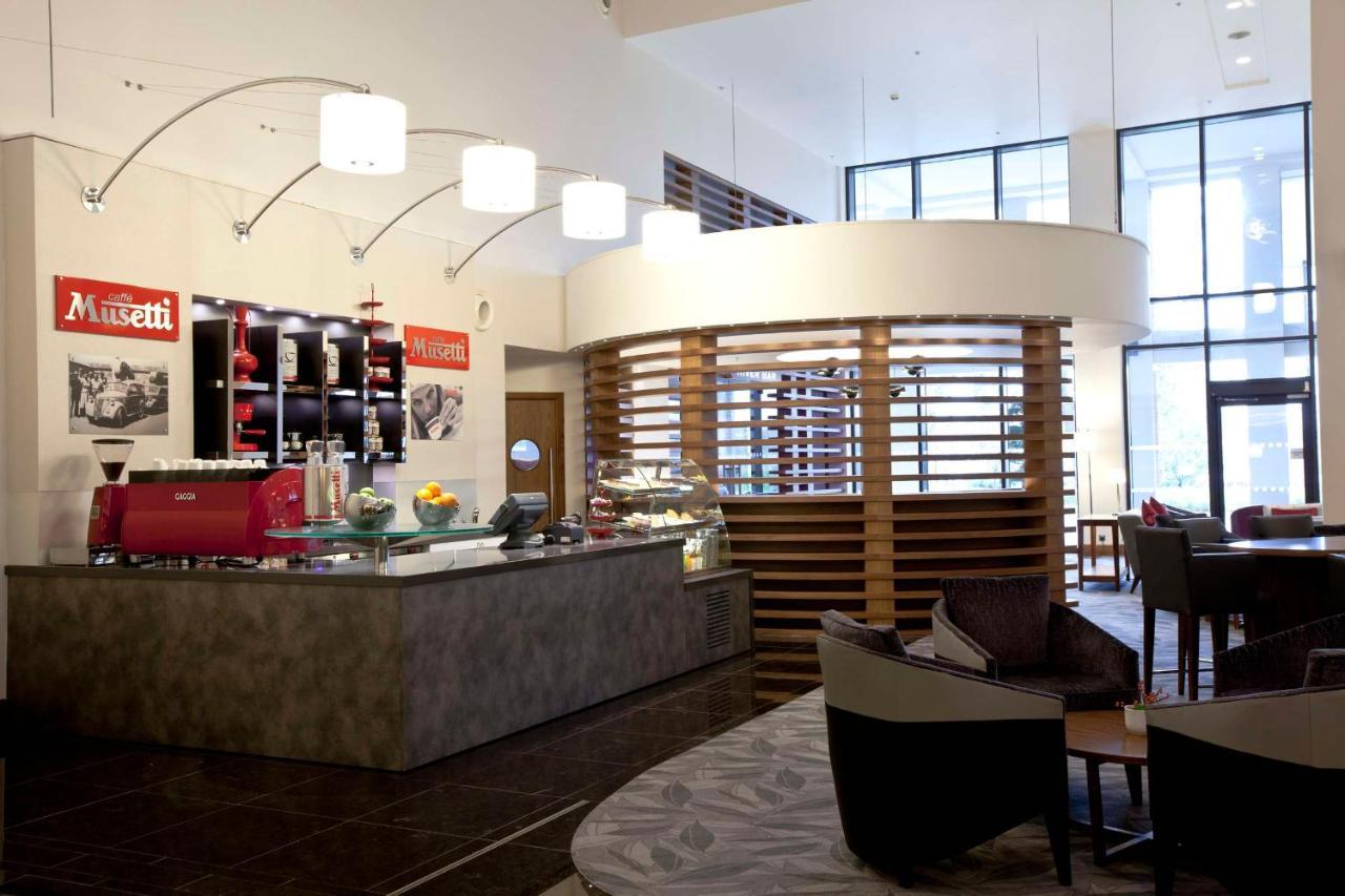 Hilton London Heathrow Airport Terminal 5 Hotel Hillingdon Exterior foto