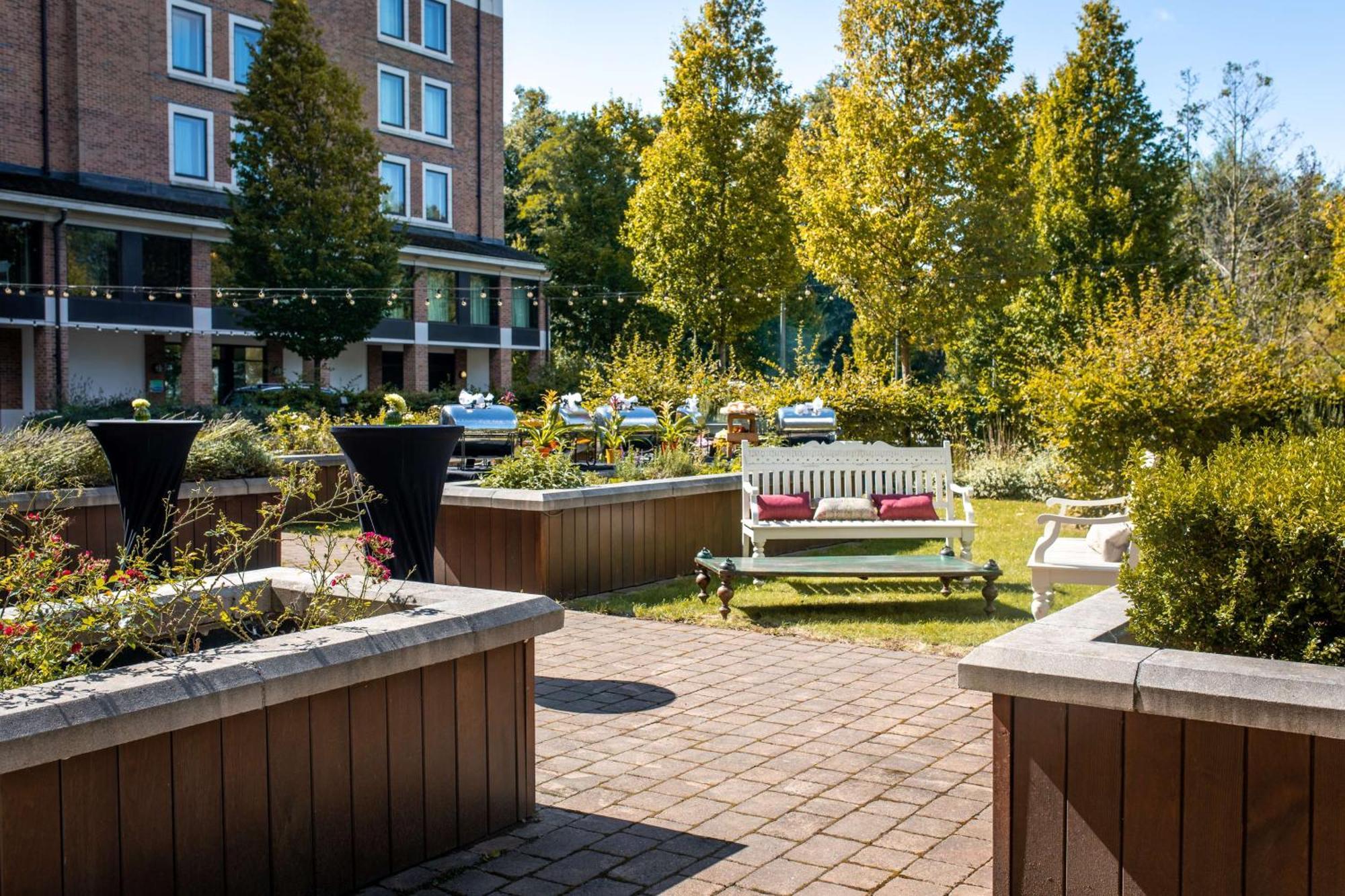 Hilton London Heathrow Airport Terminal 5 Hotel Hillingdon Exterior foto