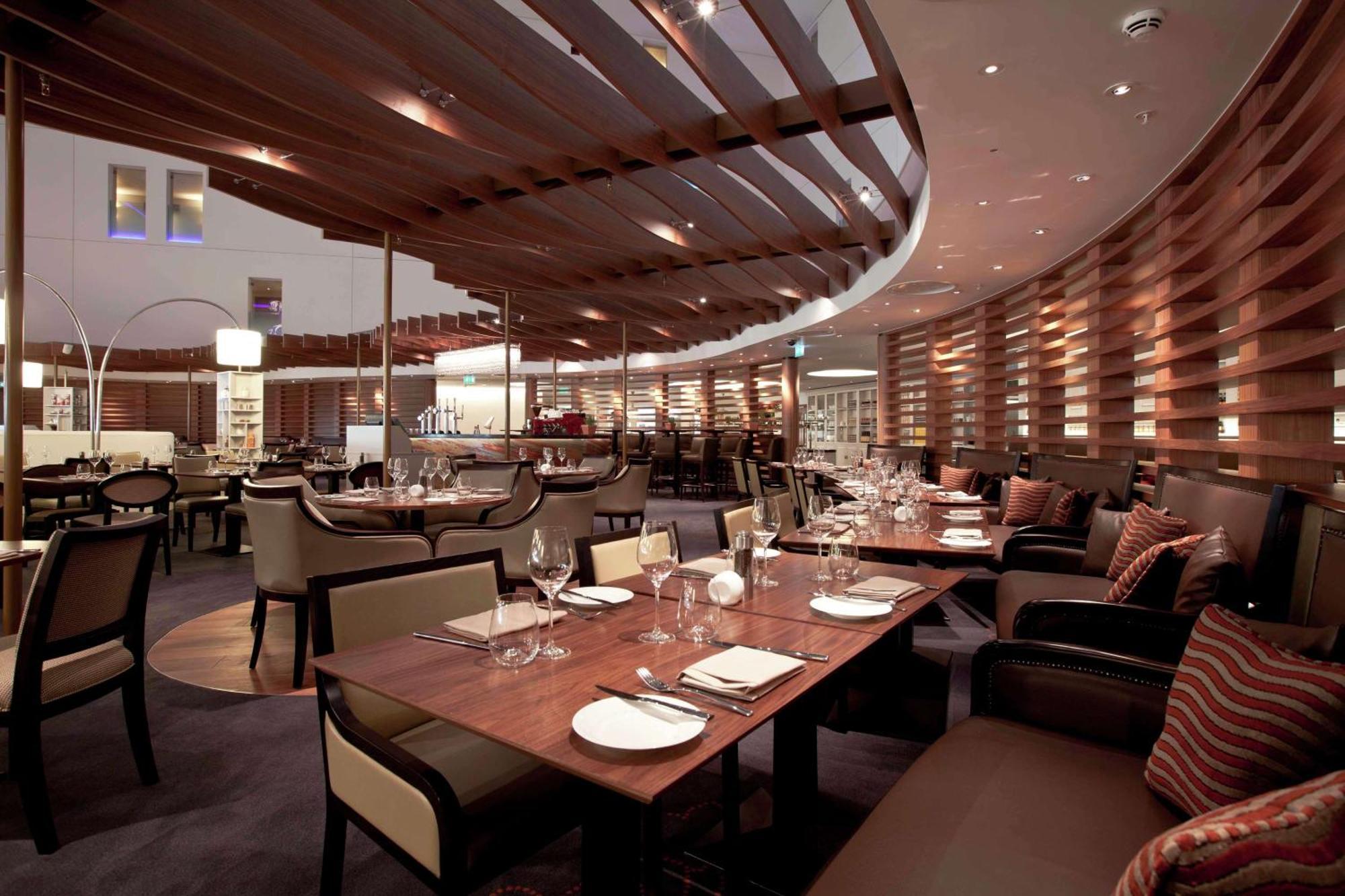 Hilton London Heathrow Airport Terminal 5 Hotel Hillingdon Exterior foto